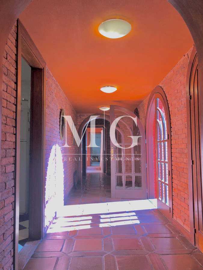 Casa ID.167 - Venta Casa zona Beberly Hills 4 dormitorios + dep.servicio y piscina