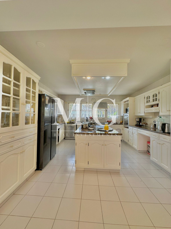 Casa ID.766 - Espectacular Casa esquinera en Venta zona Carrasco, 7 dormitorios