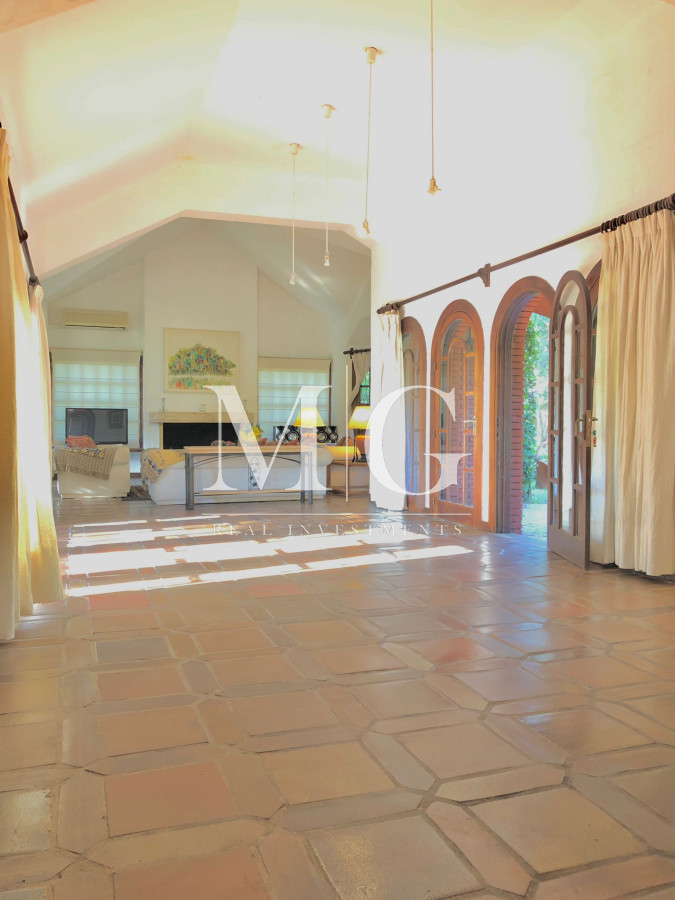 Casa ID.167 - Venta Casa zona Beberly Hills 4 dormitorios + dep.servicio y piscina