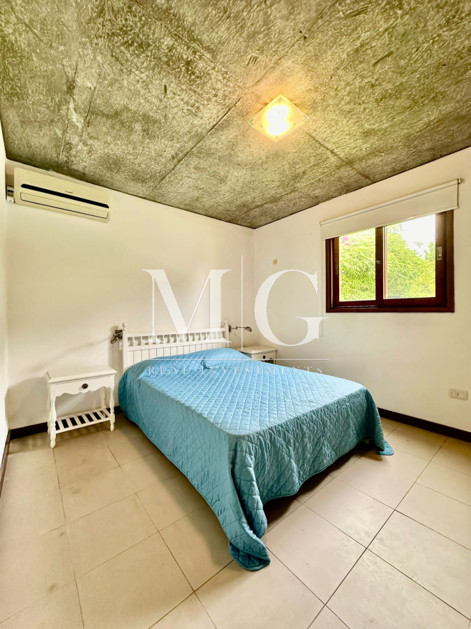 Casa ID.862 - Barrio Privado La Residence Alquiler Anual 4 dormitorios + dependencia, parrillero, piscina