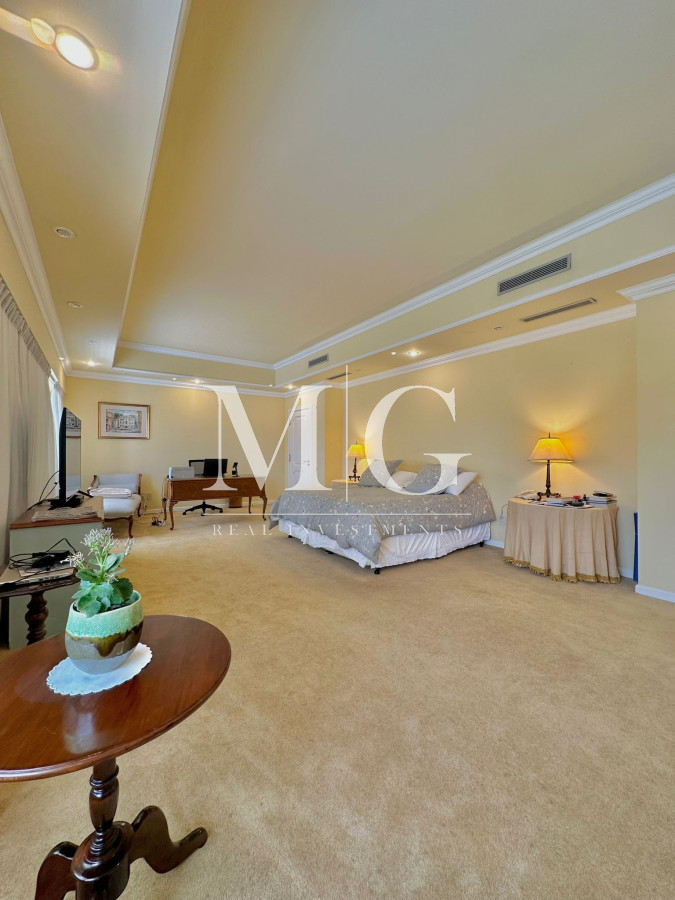 Casa ID.766 - Espectacular Casa esquinera en Venta zona Carrasco, 7 dormitorios