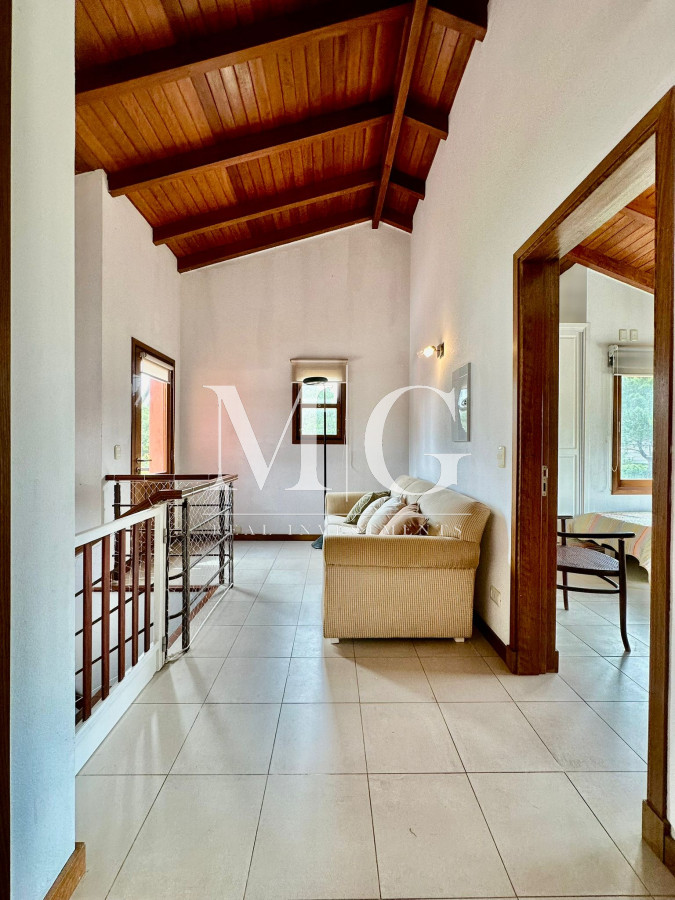 Casa ID.862 - Barrio Privado La Residence Alquiler Anual 4 dormitorios + dependencia, parrillero, piscina
