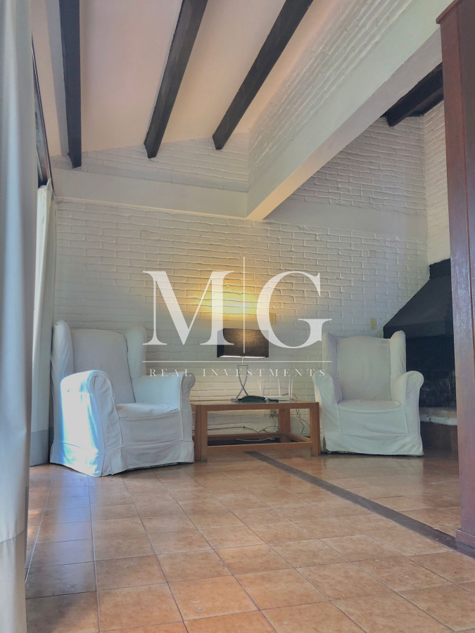 Casa ID.202 - Venta Casa 4 dormitorios + dep.servicio y piscina