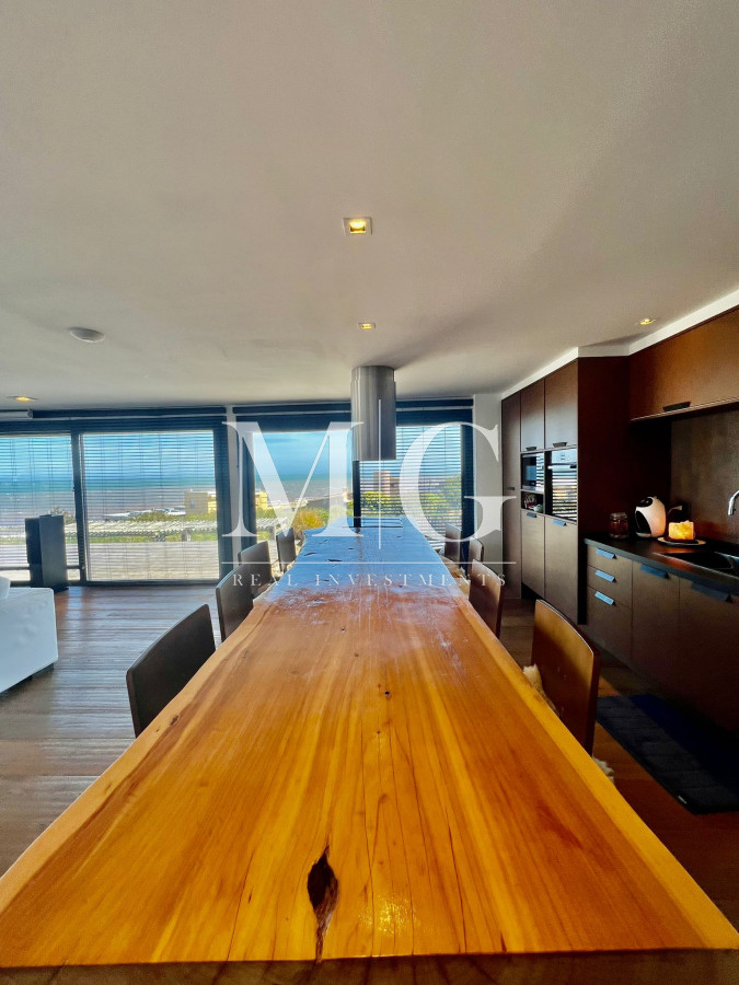 Casa ID.195 - Alquiler anual Espectacular Casa en Punta Piedras con vista al mar