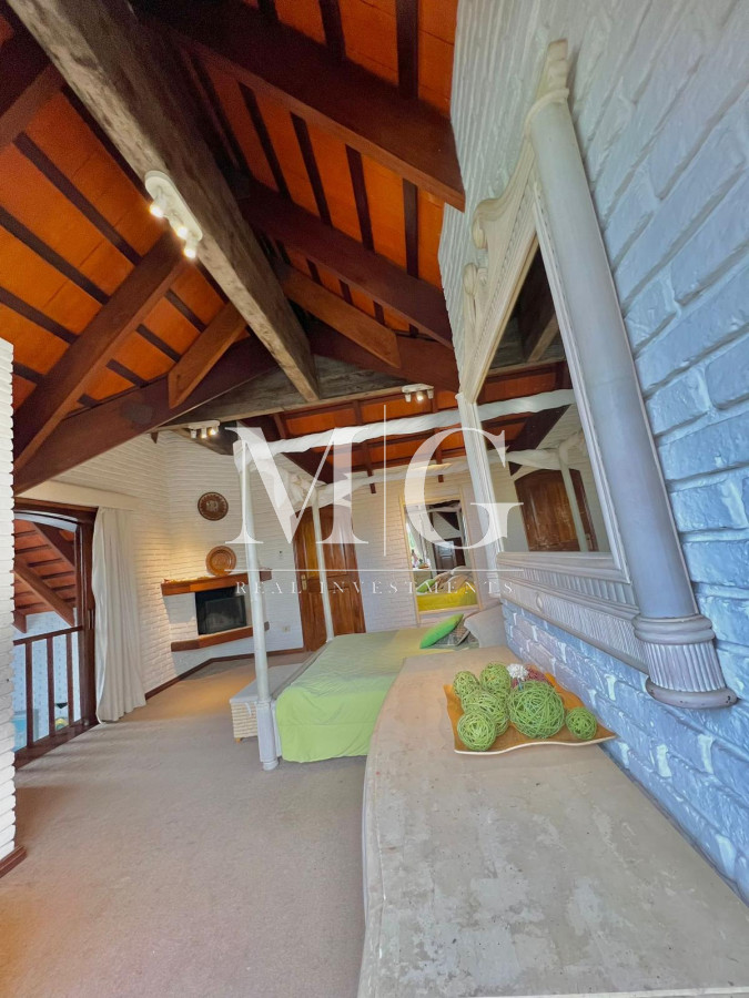 Casa ID.325 - Venta Casa zona Golf 3 dormitorios + dep.servicio, piscina y barbacoa