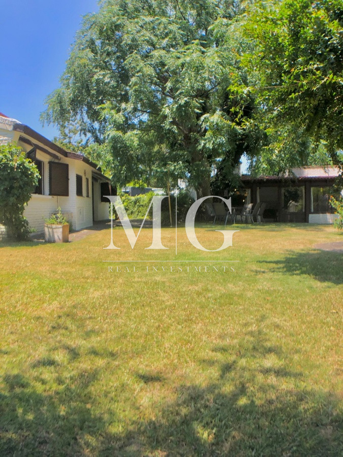 Casa ID.202 - Venta Casa 4 dormitorios + dep.servicio y piscina