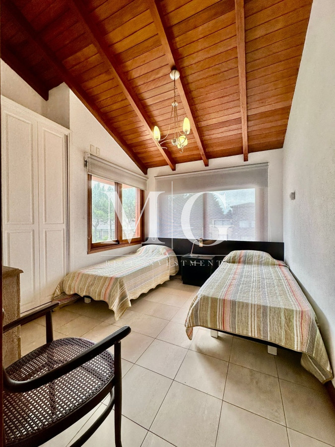 Casa ID.862 - Barrio Privado La Residence Alquiler Anual 4 dormitorios + dependencia, parrillero, piscina
