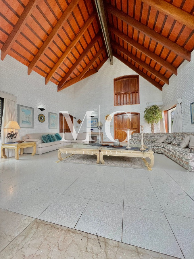 Casa ID.325 - Venta Casa zona Golf 3 dormitorios + dep.servicio, piscina y barbacoa
