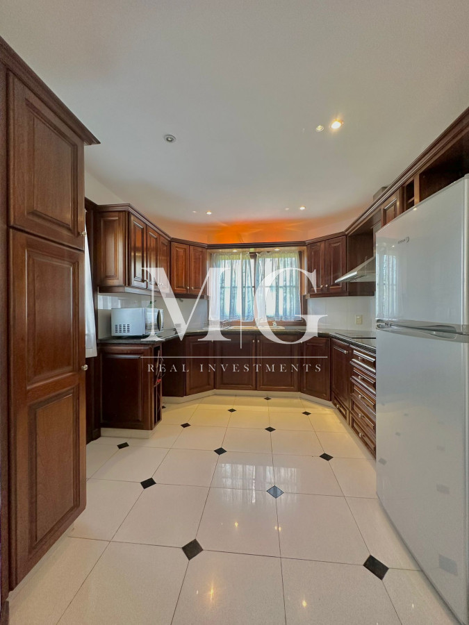 Casa ID.766 - Espectacular Casa esquinera en Venta zona Carrasco, 7 dormitorios