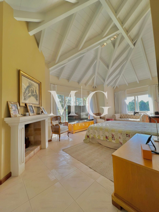 Casa ID.319 - Venta Casa zona Golf, 5 dorm.+ dep.servicio, barbacoa y piscina 