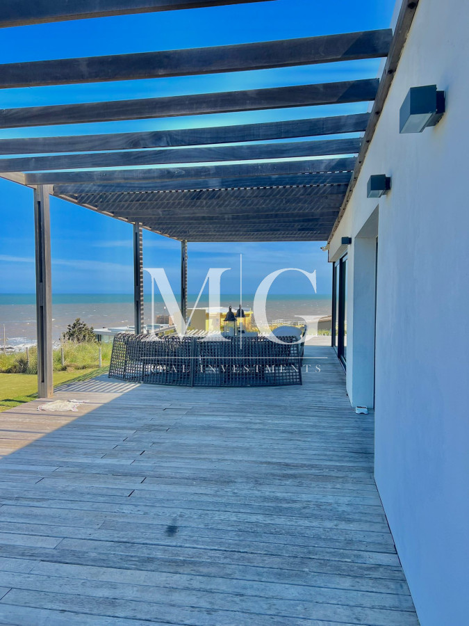 Casa ID.195 - Alquiler anual Espectacular Casa en Punta Piedras con vista al mar