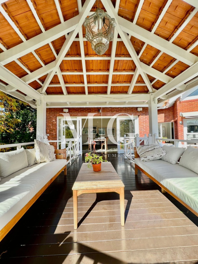 Casa ID.319 - Venta Casa zona Golf, 5 dorm.+ dep.servicio, barbacoa y piscina 