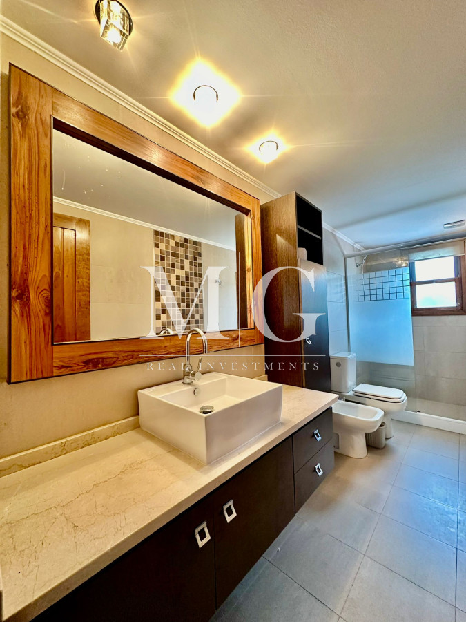 Casa ID.862 - Barrio Privado La Residence Alquiler Anual 4 dormitorios + dependencia, parrillero, piscina