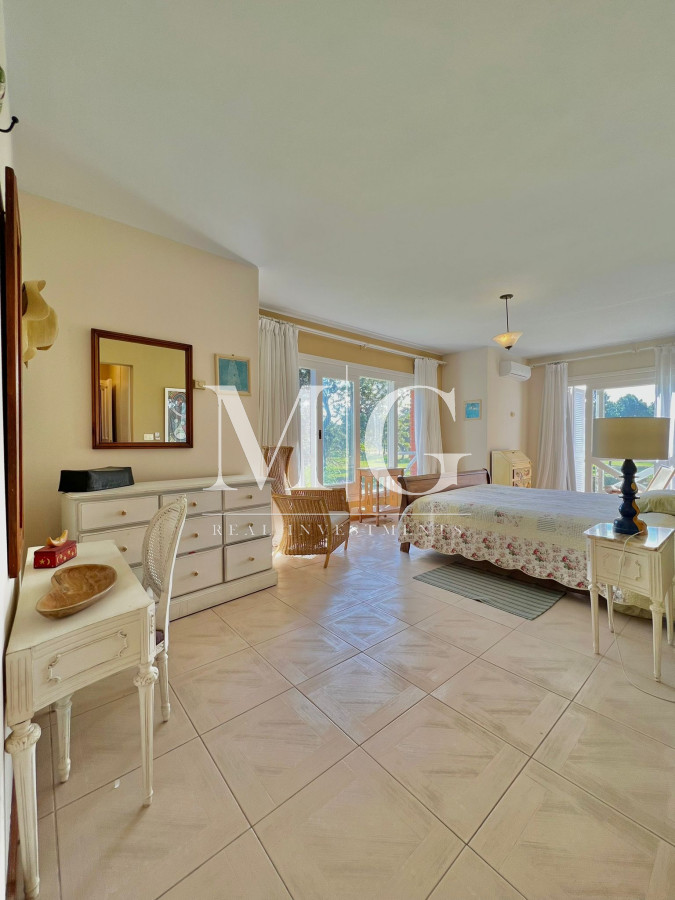 Casa ID.319 - Venta Casa zona Golf, 5 dorm.+ dep.servicio, barbacoa y piscina 