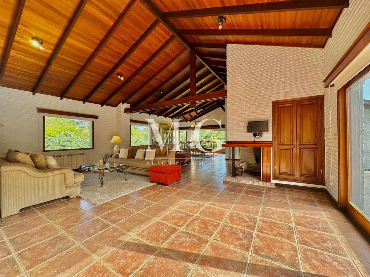 Casa ID.231 - Venta Espectacular Casa sobre Laguna del Diario 