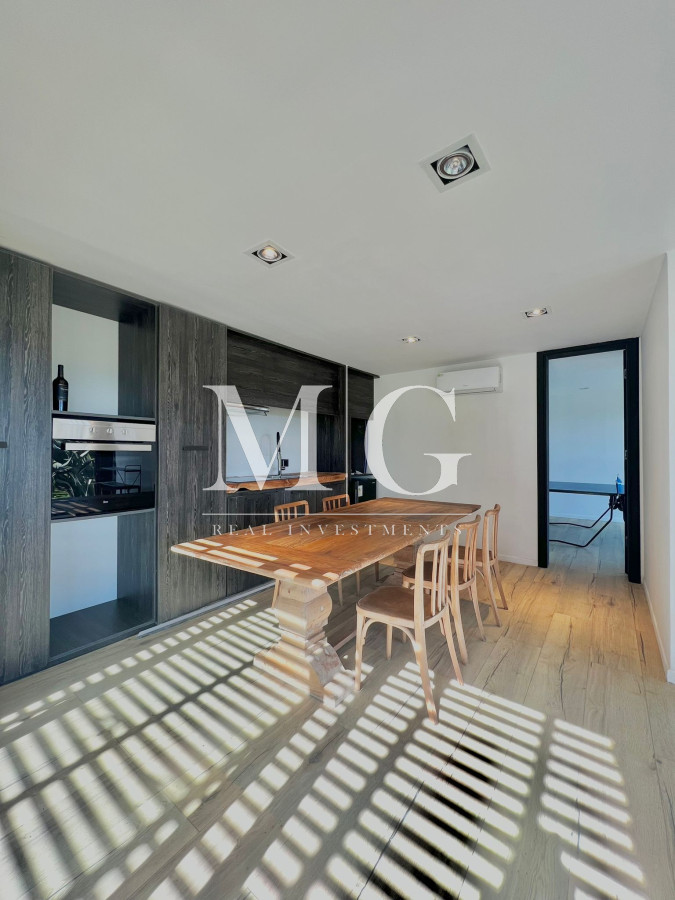Casa ID.195 - Alquiler anual Espectacular Casa en Punta Piedras con vista al mar
