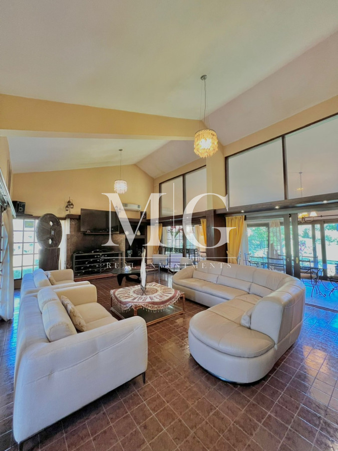 Casa ID.147 - Venta Casa zona Shopping 4 dormitorios + dep.servicio y piscina