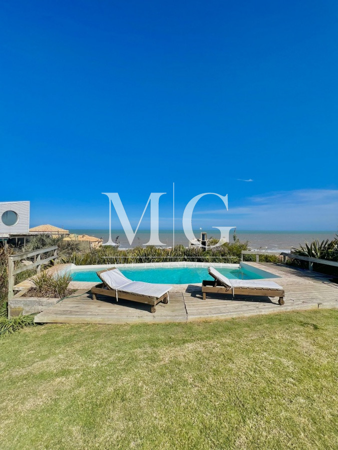 Casa ID.195 - Alquiler anual Espectacular Casa en Punta Piedras con vista al mar