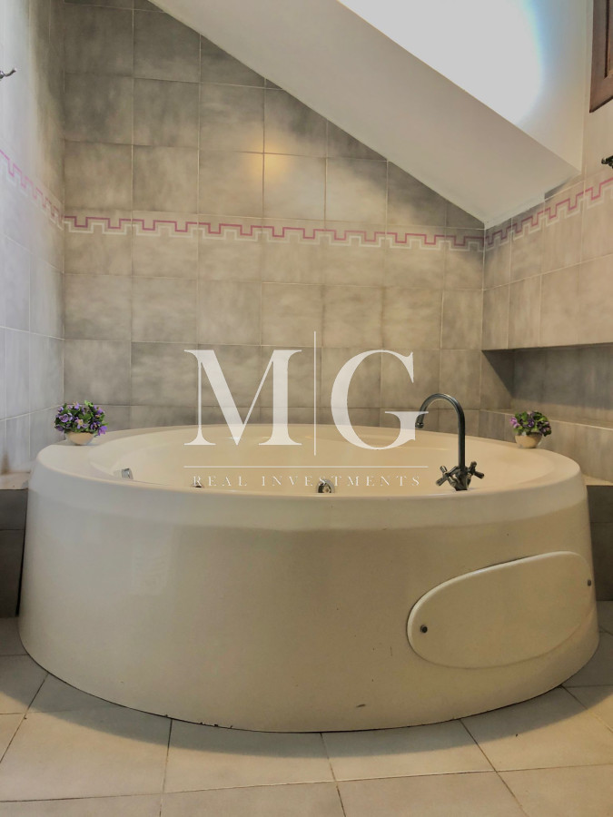 Casa ID.167 - Venta Casa zona Beberly Hills 4 dormitorios + dep.servicio y piscina