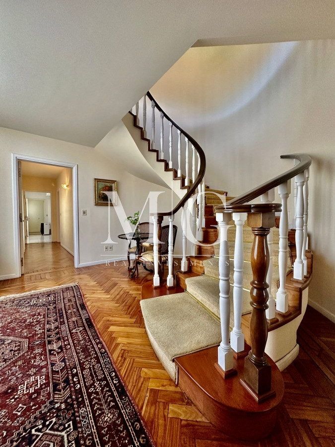 Casa ID.766 - Espectacular Casa esquinera en Venta zona Carrasco, 7 dormitorios