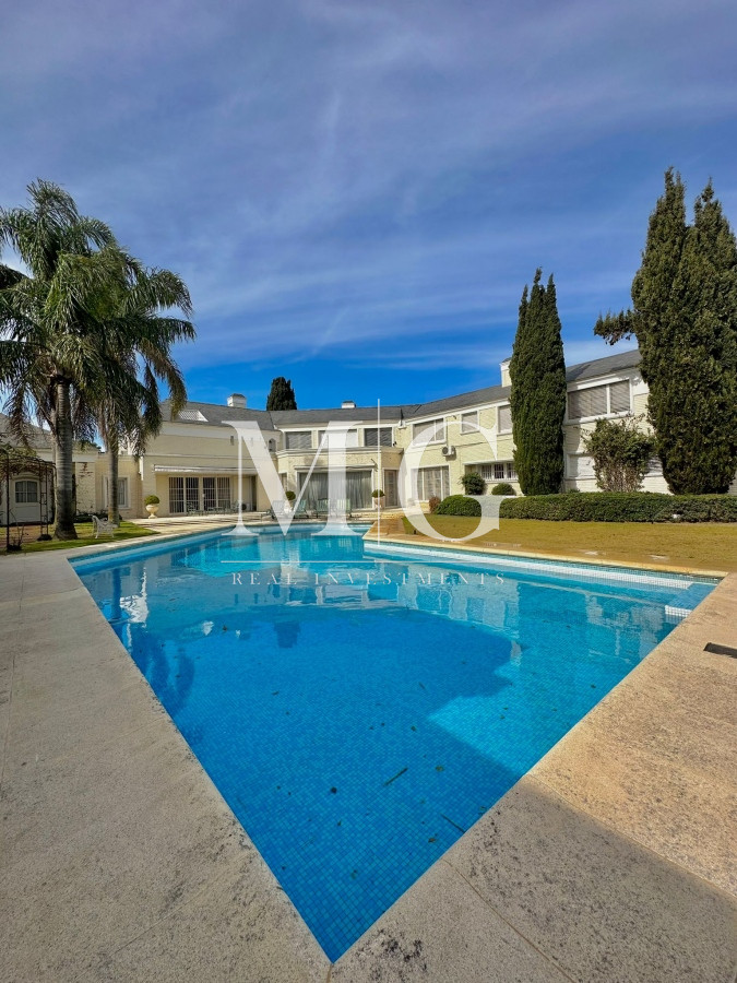 Casa ID.766 - Espectacular Casa esquinera en Venta zona Carrasco, 7 dormitorios