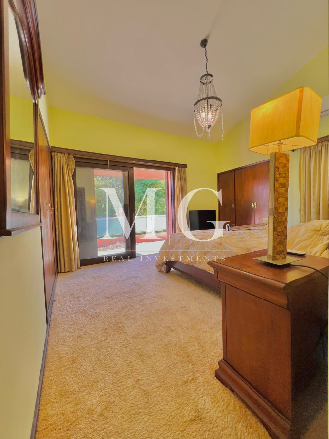 Casa ID.147 - Venta Casa zona Shopping 4 dormitorios + dep.servicio y piscina