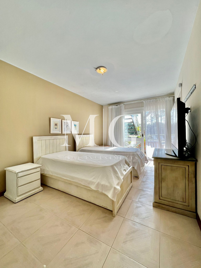 Casa ID.319 - Venta Casa zona Golf, 5 dorm.+ dep.servicio, barbacoa y piscina 