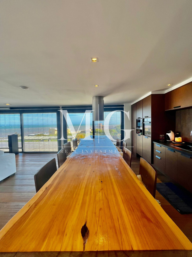 Casa ID.195 - Alquiler anual Espectacular Casa en Punta Piedras con vista al mar