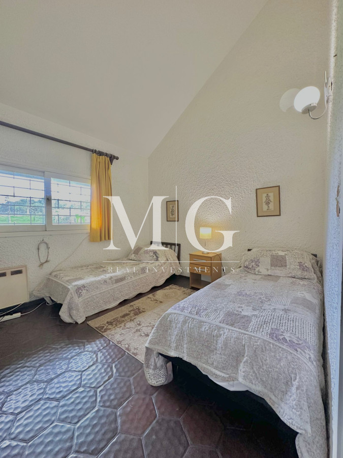 Casa ID.622 - Venta Casa 2 dormitorios + dep.servicio zona Colegios