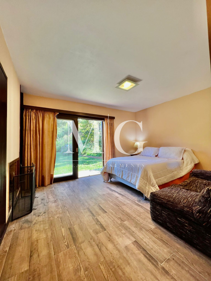 Casa ID.147 - Venta Casa zona Shopping 4 dormitorios + dep.servicio y piscina