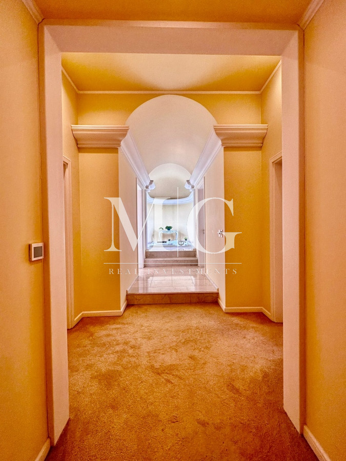 Casa ID.766 - Espectacular Casa esquinera en Venta zona Carrasco, 7 dormitorios