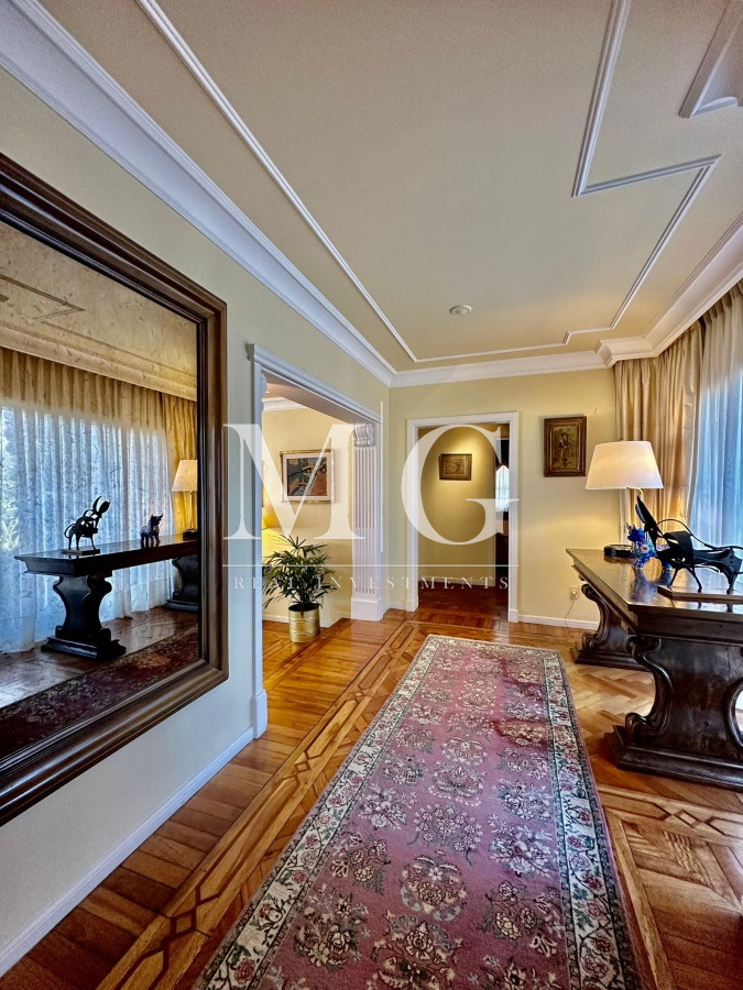 Casa ID.766 - Espectacular Casa esquinera en Venta zona Carrasco, 7 dormitorios