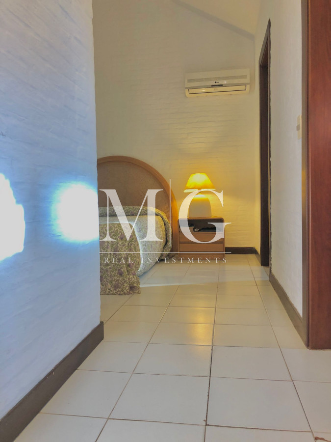 Casa ID.167 - Venta Casa zona Beberly Hills 4 dormitorios + dep.servicio y piscina
