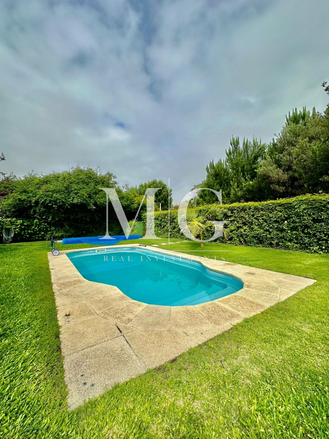 Casa ID.862 - Barrio Privado La Residence Alquiler Anual 4 dormitorios + dependencia, parrillero, piscina