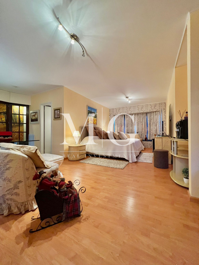 Casa ID.296 - 9 DORMITORIOS ZONA COLEGIOS, BARRIO RESIDENCIAL!