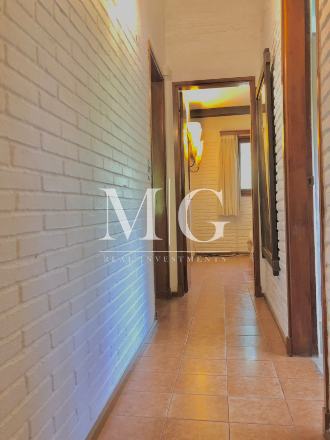 Casa ID.202 - Venta Casa 4 dormitorios + dep.servicio y piscina