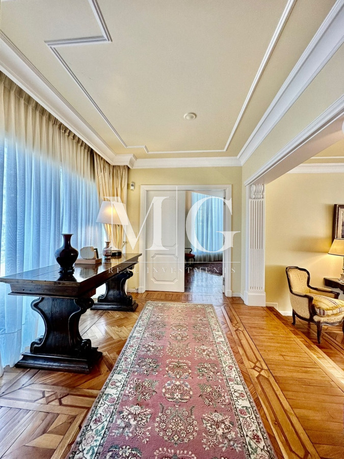 Casa ID.766 - Espectacular Casa esquinera en Venta zona Carrasco, 7 dormitorios