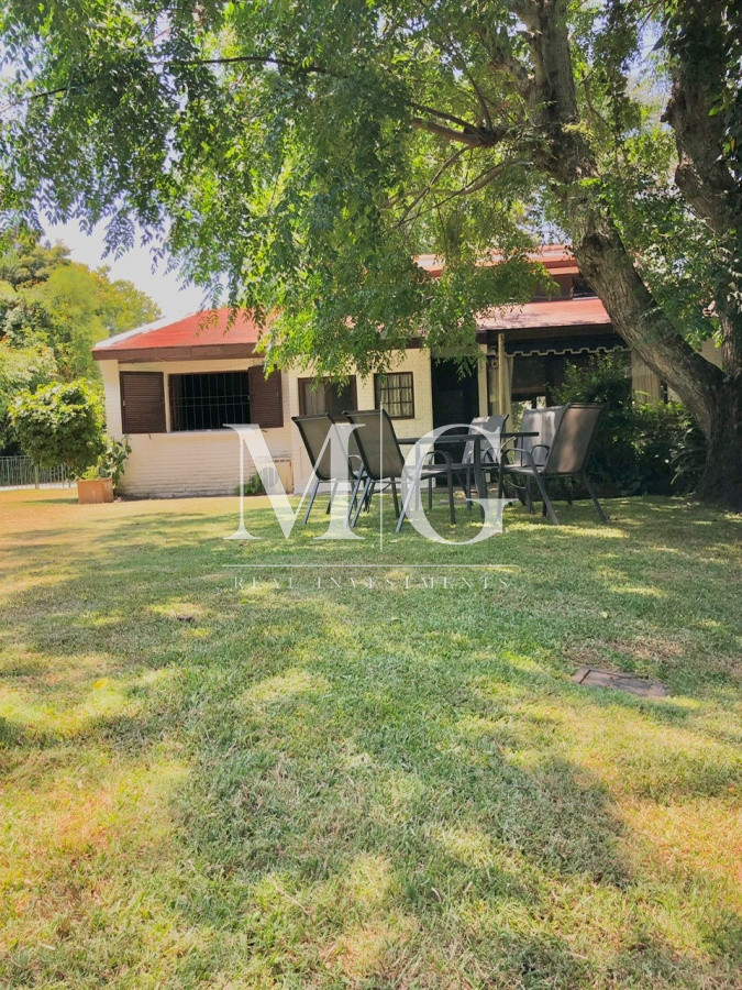 Casa ID.202 - Venta Casa 4 dormitorios + dep.servicio y piscina