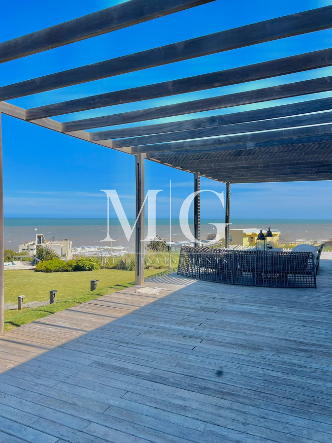 Casa ID.195 - Alquiler anual Espectacular Casa en Punta Piedras con vista al mar
