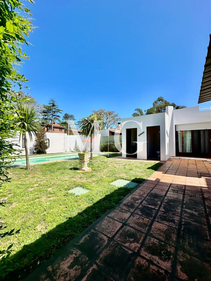 Casa ID.851 - Muy linda Casa Barrio Jaurena, 3 dormitorios, piscina y parrillero