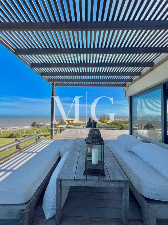 Casa ID.195 - Alquiler anual Espectacular Casa en Punta Piedras con vista al mar
