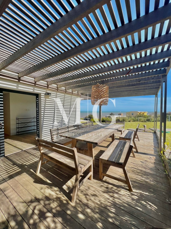 Casa ID.195 - Alquiler anual Espectacular Casa en Punta Piedras con vista al mar