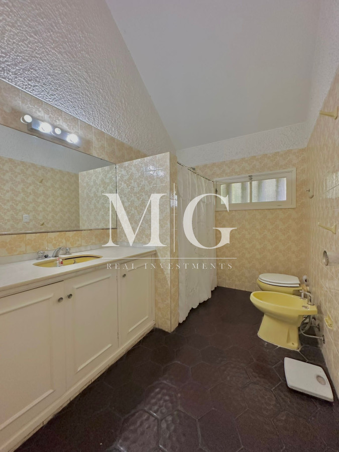 Casa ID.622 - Venta Casa 2 dormitorios + dep.servicio zona Colegios