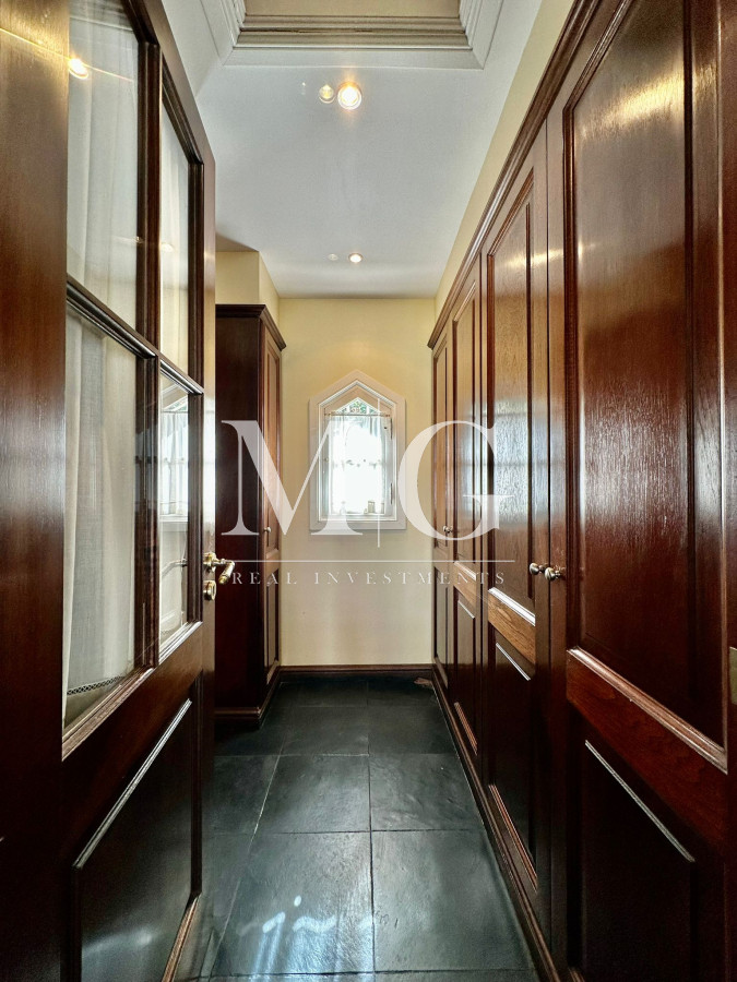 Casa ID.766 - Espectacular Casa esquinera en Venta zona Carrasco, 7 dormitorios