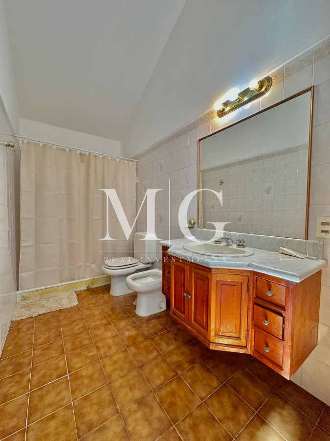 Casa ID.566 - VENTA CASA 3 DORMITORIOS ZONA PLAZA MEXICO, PDA.5 BARBACOA, GARAGE 