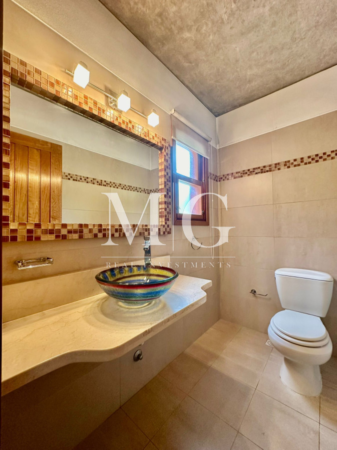 Casa ID.862 - Barrio Privado La Residence Alquiler Anual 4 dormitorios + dependencia, parrillero, piscina