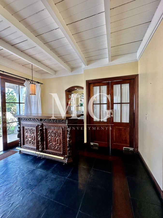 Casa ID.766 - Espectacular Casa esquinera en Venta zona Carrasco, 7 dormitorios