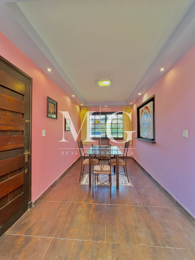 Casa ID.147 - Venta Casa zona Shopping 4 dormitorios + dep.servicio y piscina