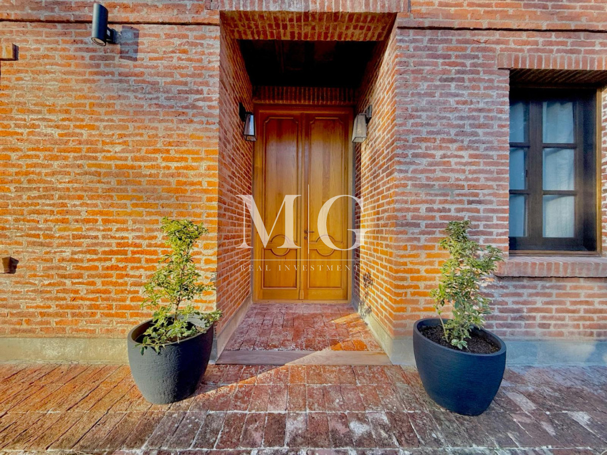 Casa ID.1088 - Excelente Casa a Estrenar Barrio Parque Burnett; 1.059m2 de terreno, piscina, barbacoa
