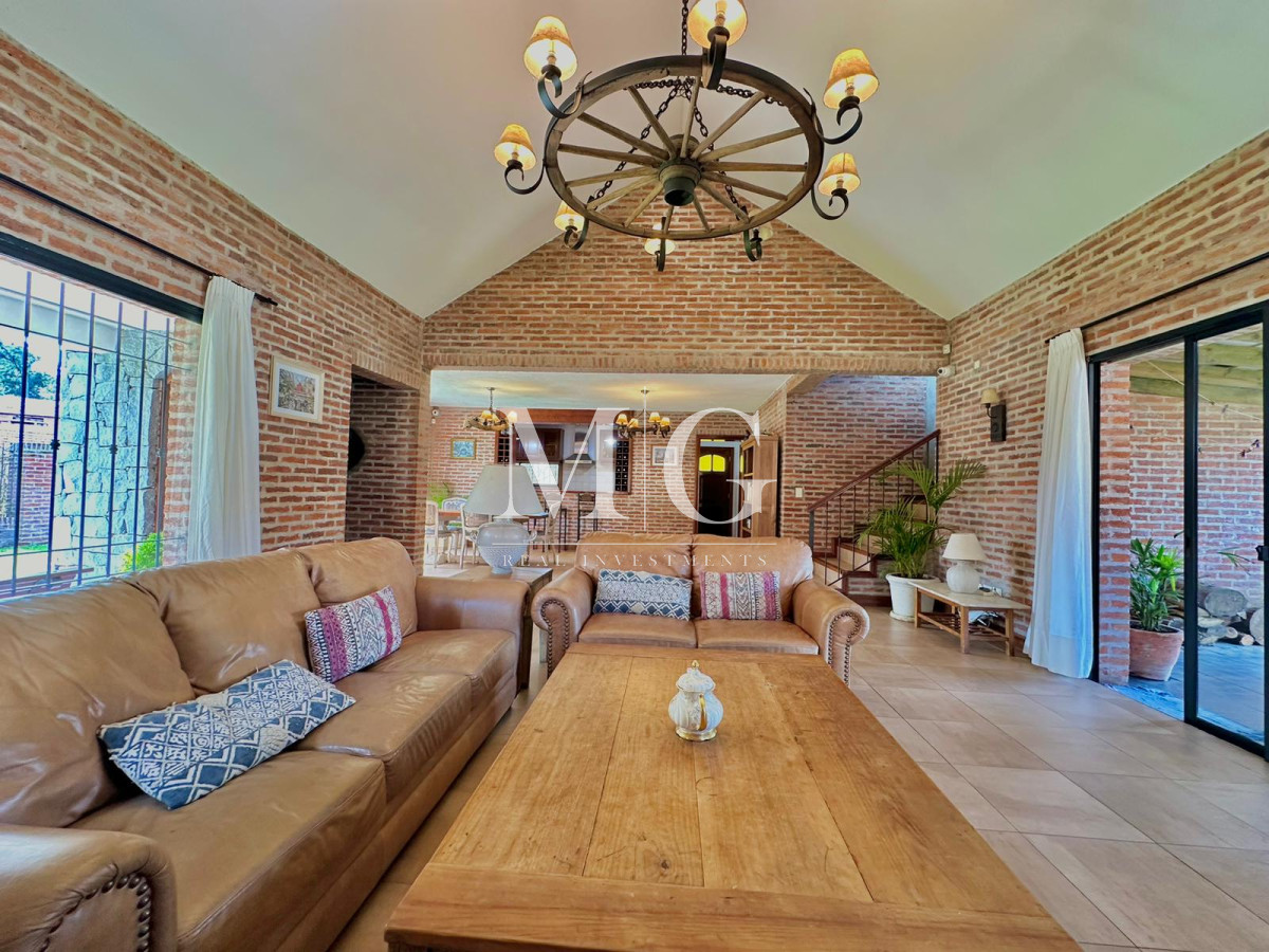 Casa ID.1048 - EXCELENTE PROPIEDAD EN EL EXLUSIVO BARRIO PINARES DE PUNTA DEL ESTE